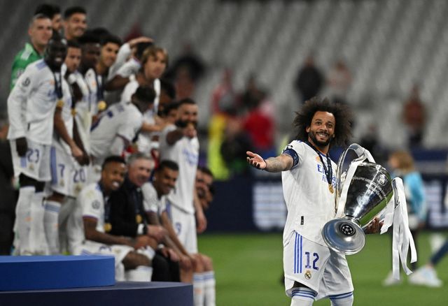 ẢNH: Real Madrid ăn mừng chức vô địch UEFA Champions League lần thứ 14 - Ảnh 6.