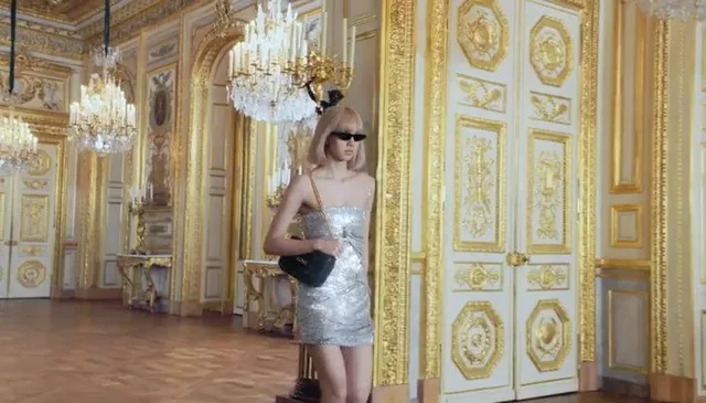 Lisa (BLACKPINK) trình diễn thời trang, thần thái chuyên nghiệp như người mẫu - Ảnh 1. Lisa (BLACKPINK) trình diễn thời trang, thần thái chuyên nghiệp như người mẫu - Ảnh 1.