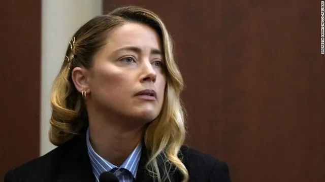 Amber Heard làm chứng lần đầu tại toà, bật khóc khi nhớ lại lần đầu bị Johnny Depp đánh - Ảnh 1. Amber Heard làm chứng lần đầu tại toà, bật khóc khi nhớ lại lần đầu bị Johnny Depp đánh - Ảnh 1.