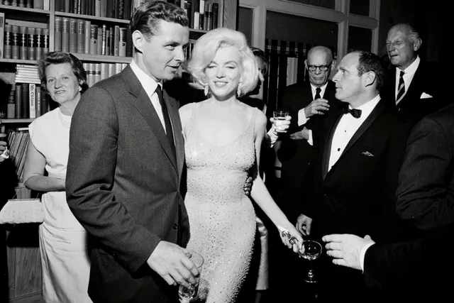 Marilyn Monroe sẽ chấp nhận khoảnh khắc Kim Kardashian mặc váy của mình tại Met Gala 2022 - Ảnh 2. Marilyn Monroe sẽ chấp nhận khoảnh khắc Kim Kardashian mặc váy của mình tại Met Gala 2022 - Ảnh 2.