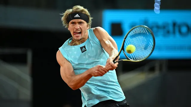 Zverev vượt qua Tsitsipas, giành vé vào chung kết Madrid mở rộng 2022 - Ảnh 1.