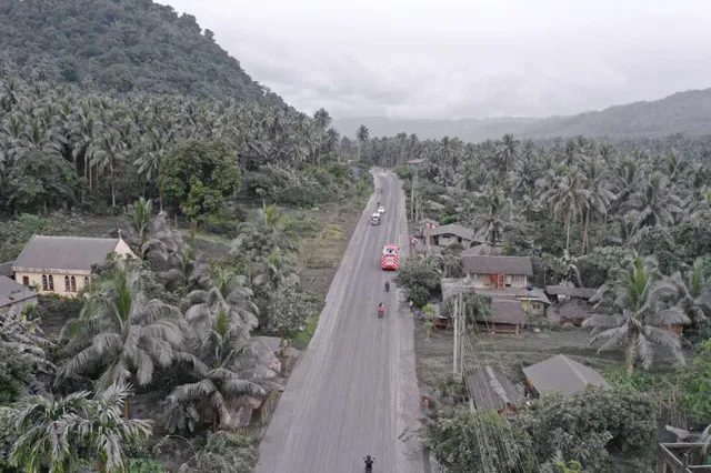 Núi lửa Bulusan tại Philippines tiếp tục phun trào dữ dội - Ảnh 1.