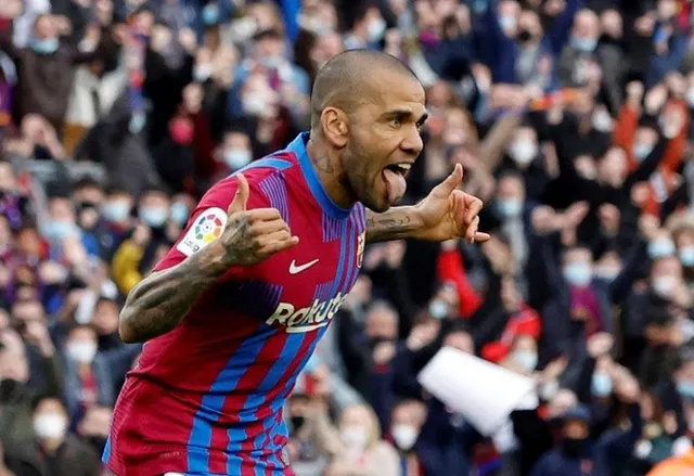 Dani Alves viết tâm thư chia tay Barcelona - Ảnh 1.