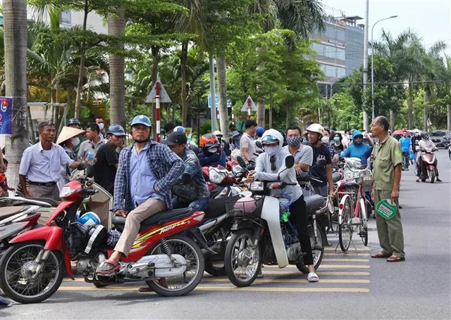 Hôm nay (19/6), thí sinh thi vào lớp 10 ở Hà Nội thi môn cuối cùng - Ảnh 5.