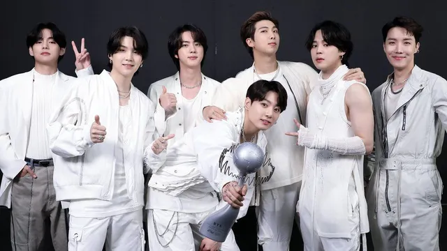 BTS đã có ca khúc thứ 10 trụ hạng trong top 10 BXH Billboard Hot 100 - Ảnh 1.