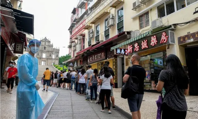 Macau (Trung Quốc) mở rộng hạn chế phòng chống COVID-19 từ 23/6 - Ảnh 1.