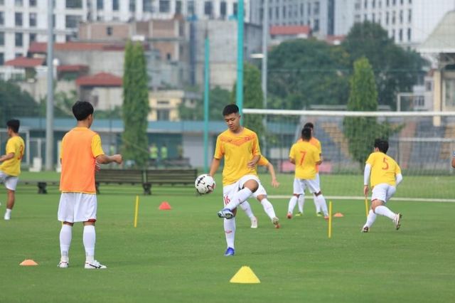 U19 Việt Nam thắng đội đầu bảng V.League trong trận giao hữu - Ảnh 1.