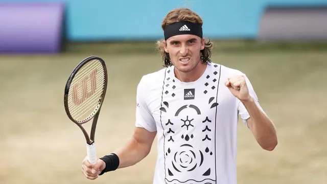 Stefanos Tsitsipas giành danh hiệu đầu tiên trên mặt sân cỏ - Ảnh 1.