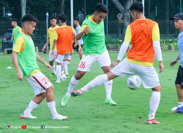 ĐT U19 Việt Nam tập buổi đầu tiên tại Jakarta - Ảnh 8.