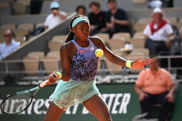 Coco Gauff đối đầu với Iga Swiatek tại chung kết Pháp mở rộng - Ảnh 1.