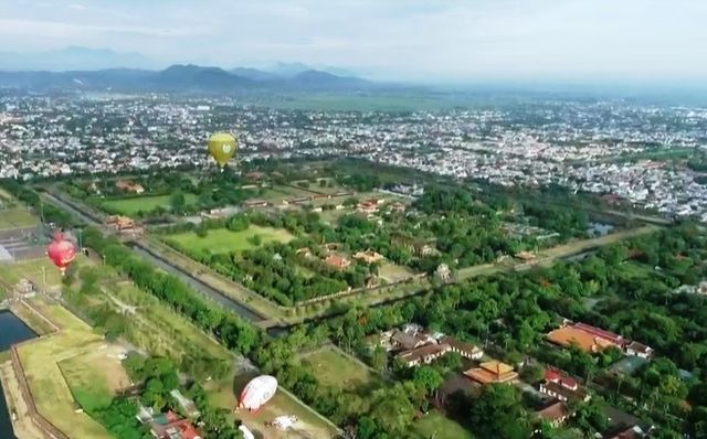 Tuần lễ Festival Huế: Ngắm Kinh thành Huế từ trên cao - Ảnh 2.