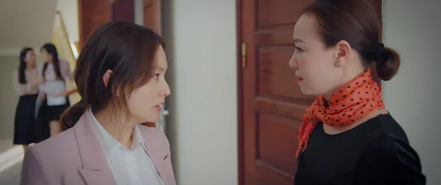 Thương ngày nắng về 2 - Tập 28: Đức được mẹ và chị gái dắt mối đi lấy vợ mới giàu sụ - Ảnh 18. Thương ngày nắng về 2 - Tập 28: Đức được mẹ và chị gái dắt mối đi lấy vợ mới giàu sụ - Ảnh 18.