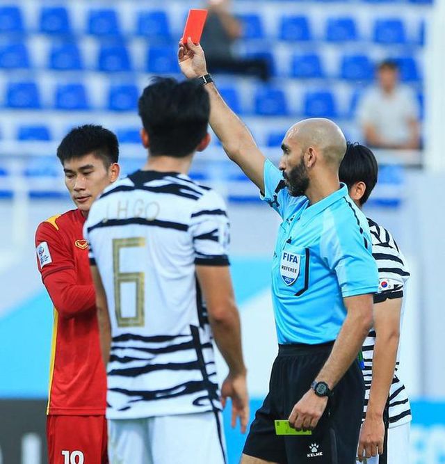 Trọng tài phạt nhầm cầu thủ U23 Hàn Quốc - Ảnh 6.