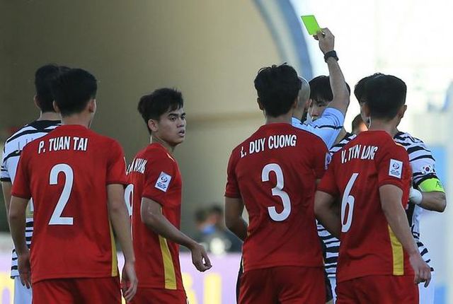 Trọng tài phạt nhầm cầu thủ U23 Hàn Quốc - Ảnh 9.