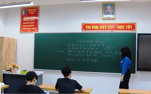 Áo xanh sư phạm tới trường dạy miễn phí cho các em học sinh - Ảnh 1. Áo xanh sư phạm tới trường dạy miễn phí cho các em học sinh - Ảnh 1.