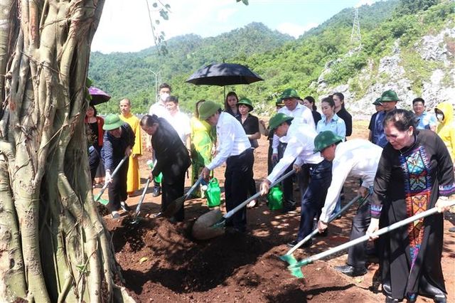 Truy điệu, an táng hài cốt liệt sĩ tại Nghĩa trang Liệt sĩ Quốc gia Vị Xuyên - Ảnh 5.