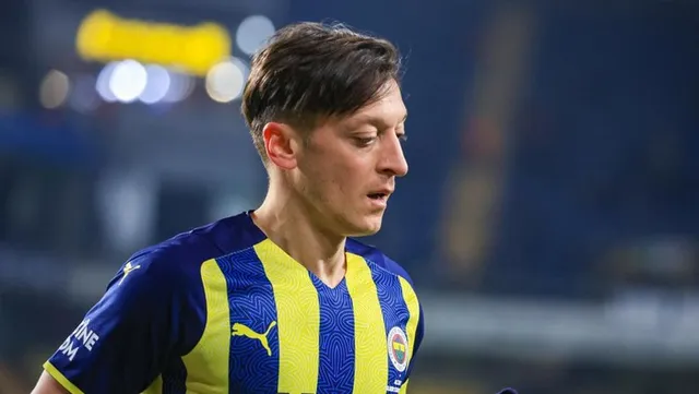 Oezil gia nhập CLB Istanbul Basaksehir - Ảnh 1.