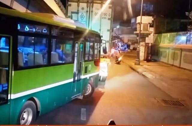 Đi đường kiểu ăn thua, xe bus gây cản trở, mất an toàn giao thông - Ảnh 2.