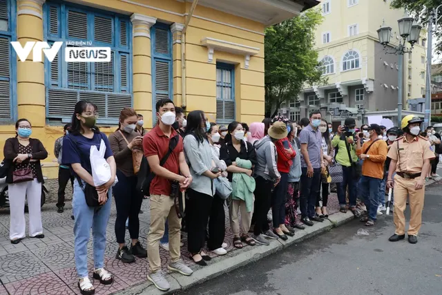 Hoãn phiên tòa xét xử vụ “dì ghẻ” bạo hành bé gái 8 tuổi tử vong - Ảnh 11. Hoãn phiên tòa xét xử vụ “dì ghẻ” bạo hành bé gái 8 tuổi tử vong - Ảnh 11.