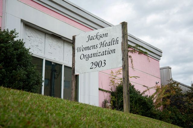 43 phòng khám ở Mỹ ngừng cung cấp dịch vụ phá thai trong một tháng qua - Ảnh 1.