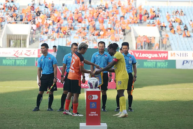 Vòng 10 VĐQG Night Wolf V.League 1-2022: Chùm ảnh SHB Đà Nẵng – Nam Định - Ảnh 3.