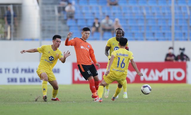 Vòng 10 VĐQG Night Wolf V.League 1-2022: Chùm ảnh SHB Đà Nẵng – Nam Định - Ảnh 8.