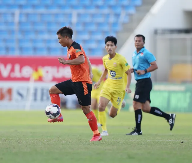 Vòng 10 VĐQG Night Wolf V.League 1-2022: Chùm ảnh SHB Đà Nẵng – Nam Định - Ảnh 9.