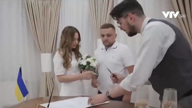 Đám cưới thời chiến tăng vọt tại Ukraine - Ảnh 1.
