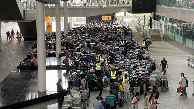 Tình trạng lộn xộn tại nhiều sân bay châu Âu sẽ tiếp tục diễn ra trong vài tháng tới - Ảnh 1.