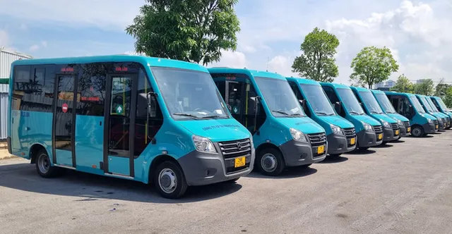 Xe bus nhỏ kết nối đường sắt đô thị: Nhiều du khách đánh giá cao tính tiện lợi - Ảnh 1.