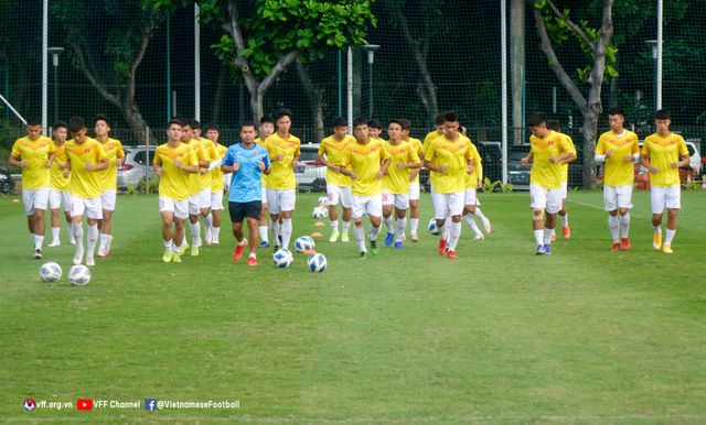 U19 Việt Nam tập hồi phục, chuẩn bị cho trận gặp U19 Philippines - Ảnh 3.