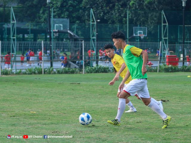 U19 Việt Nam tập hồi phục, chuẩn bị cho trận gặp U19 Philippines - Ảnh 9.