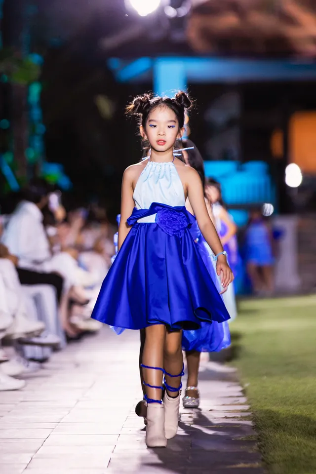 Con gái Xuân Lan tự tin làm vedette trên sàn catwalk - Ảnh 5.