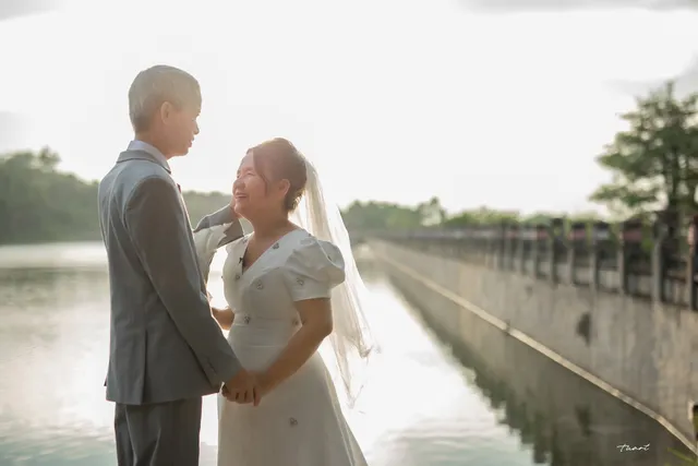 Cuộc sống tươi đẹp: Ngắm bộ ảnh cưới tình bể tình của cặp đôi ông bà khắc khẩu - Ảnh 4. Cuộc sống tươi đẹp: Ngắm bộ ảnh cưới tình bể tình của cặp đôi ông bà khắc khẩu - Ảnh 4.