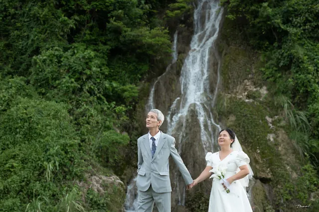 Cuộc sống tươi đẹp: Ngắm bộ ảnh cưới tình bể tình của cặp đôi ông bà khắc khẩu - Ảnh 5. Cuộc sống tươi đẹp: Ngắm bộ ảnh cưới tình bể tình của cặp đôi ông bà khắc khẩu - Ảnh 5.