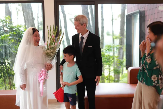 Cuộc sống tươi đẹp: Ngắm bộ ảnh cưới tình bể tình của cặp đôi ông bà khắc khẩu - Ảnh 3. Cuộc sống tươi đẹp: Ngắm bộ ảnh cưới tình bể tình của cặp đôi ông bà khắc khẩu - Ảnh 3.