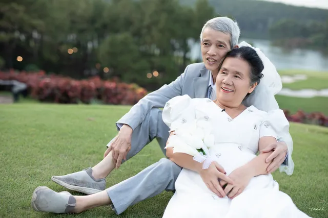 Cuộc sống tươi đẹp: Ngắm bộ ảnh cưới tình bể tình của cặp đôi ông bà khắc khẩu - Ảnh 10. Cuộc sống tươi đẹp: Ngắm bộ ảnh cưới tình bể tình của cặp đôi ông bà khắc khẩu - Ảnh 10.