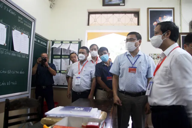 Bộ trưởng Bộ GD&ĐT lưu ý thống nhất việc thí sinh đeo khẩu trang hay không - Ảnh 1. Bộ trưởng Bộ GD&ĐT lưu ý thống nhất việc thí sinh đeo khẩu trang hay không - Ảnh 1.