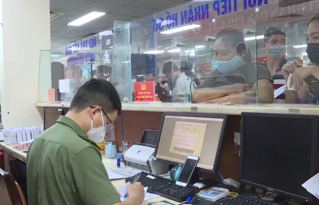 Tiết kiệm thời gian, chi phí đi lại khi làm hộ chiếu trực tuyến - Ảnh 1. Tiết kiệm thời gian, chi phí đi lại khi làm hộ chiếu trực tuyến - Ảnh 1.