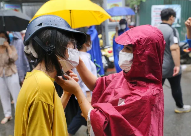 Thí sinh lạc quan sau ngày đầu tiên kỳ thi tốt nghiệp THPT 2022 - Ảnh 2. Thí sinh lạc quan sau ngày đầu tiên kỳ thi tốt nghiệp THPT 2022 - Ảnh 2.