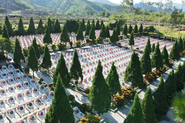 Đại lễ cầu siêu tưởng niệm các anh hùng liệt sỹ tại Nghĩa trang liệt sỹ Vị Xuyên - Ảnh 3.