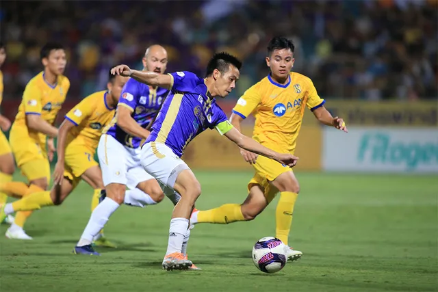 Vòng 10 Night Wolf V.League 1-2022 | Bùng nổ bàn thắng, bứt phá ở ngôi đầu - Ảnh 3.