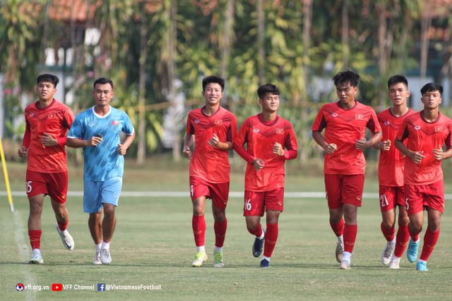 U16 Việt Nam tích cực rèn đấu pháp, chuẩn bị cho trận đấu với U16 Philippines - Ảnh 1.