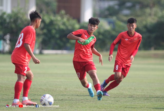 U16 Việt Nam tích cực rèn đấu pháp, chuẩn bị cho trận đấu với U16 Philippines - Ảnh 6.