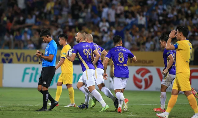 Vòng 10 VĐQG Night Wolf V.League 1-2022: Chùm ảnh Hà Nội – Sông Lam Nghệ An - Ảnh 10. Vòng 10 VĐQG Night Wolf V.League 1-2022: Chùm ảnh Hà Nội – Sông Lam Nghệ An - Ảnh 10.