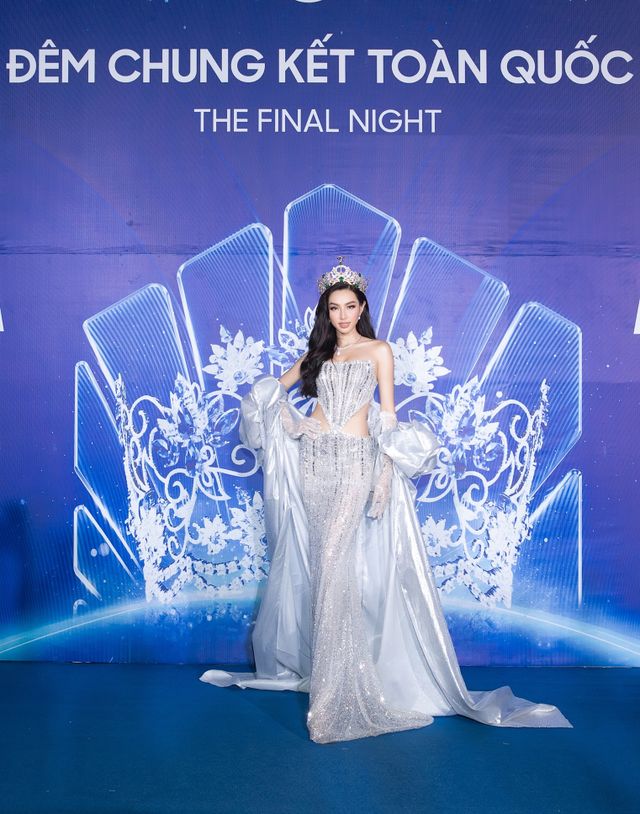 4 Hoa hậu đọ dáng trên thảm đỏ Chung kết Miss World Vietnam 2022 - Ảnh 3.