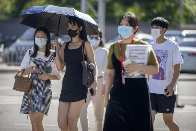 Trung Quốc cảnh báo cao nhất về nắng nóng - Ảnh 1.