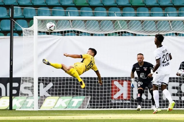 Quang Hải tiếp tục góp mặt trong danh sách của Pau FC tại vòng 3 Ligue 2 - Ảnh 2.