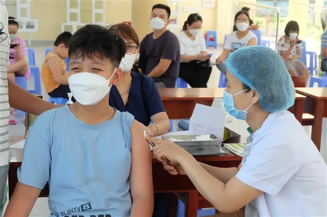 Tăng tốc tiêm vaccine phòng COVID-19 trước thềm năm học mới - Ảnh 2.