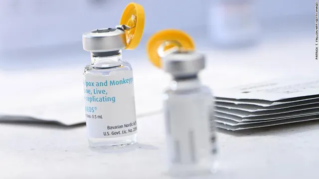 Mỹ tăng cường cung cấp vaccine đậu mùa khỉ với 1,8 triệu liều bổ sung - Ảnh 1.